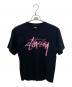 stussy（ステューシー）の古着「ABCカモ30周年コラボTシャツ」｜ブラック×ピンク