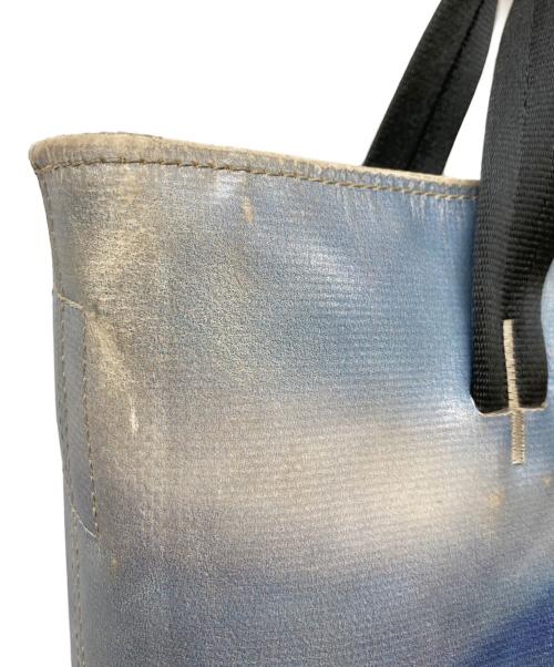 FREITAG（フライターグ）FREITAG (フライターグ) ダメージ加工転写トートバッグ ブルーの古着・服飾アイテム