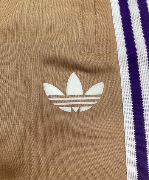 adidas（アディダス）adidas (アディダス) トラックパンツ ベージュ サイズ:XSの古着・服飾アイテム