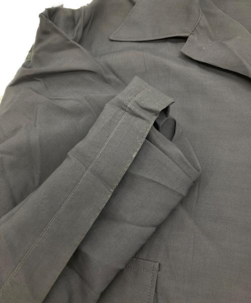 YOKE（ヨーク）YOKE (ヨーク) HALF SLEEVES BIG FLAP SHIRT グレー サイズ:2の古着・服飾アイテム