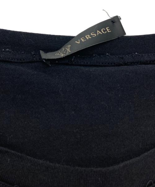 GIANNI VERSACE（ジャンニ・ヴェルサーチ）GIANNI VERSACE (ジャンニ・ヴェルサーチ) ロゴプリントTシャツ ブラック サイズ:Mの古着・服飾アイテム