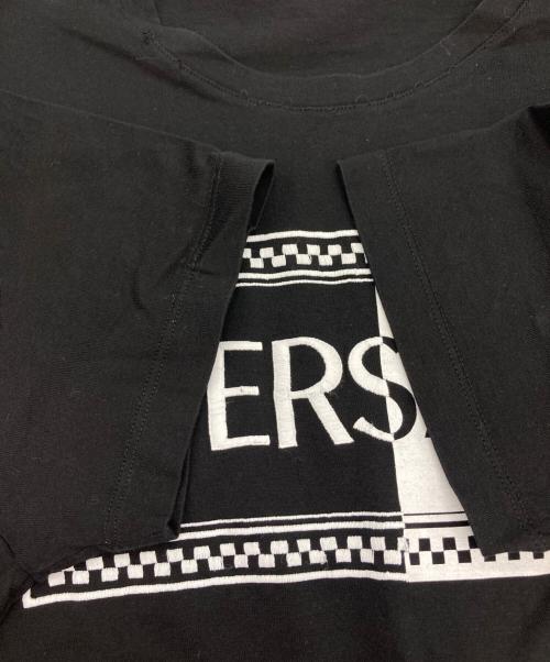 GIANNI VERSACE（ジャンニ・ヴェルサーチ）GIANNI VERSACE (ジャンニ・ヴェルサーチ) ロゴプリントTシャツ ブラック サイズ:Mの古着・服飾アイテム