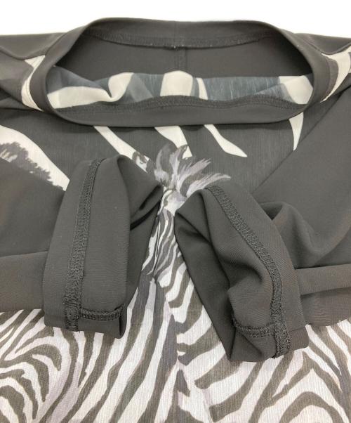 TOKUKO1erVOL（トクコプルミエヴォル）TOKUKO1erVOL (トクコプルミエヴォル) 変形プリントジャージーカットソー ブラック サイズ:9の古着・服飾アイテム