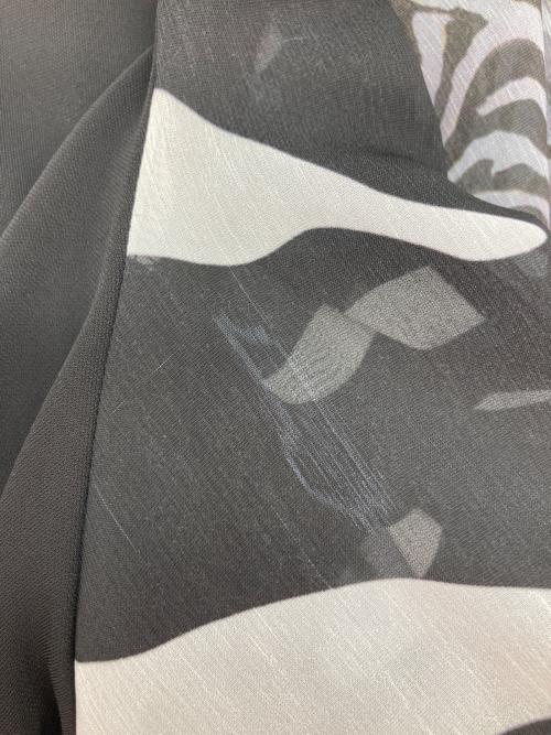 TOKUKO1erVOL（トクコプルミエヴォル）TOKUKO1erVOL (トクコプルミエヴォル) 変形プリントジャージーカットソー ブラック サイズ:9の古着・服飾アイテム