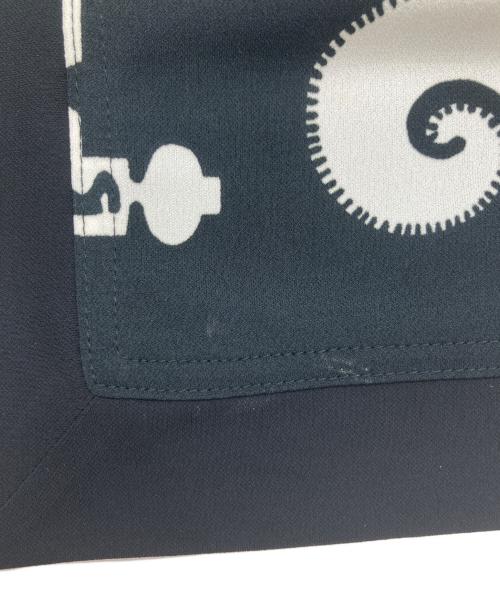 TOKUKO1erVOL（トクコプルミエヴォル）TOKUKO1erVOL (トクコプルミエヴォル) プリント変形シャツ ブラック サイズ:9の古着・服飾アイテム