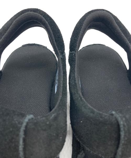 UGG（アグ）UGG (アグ) スウェードプラットフォームサンダル ブラック サイズ:25㎝の古着・服飾アイテム