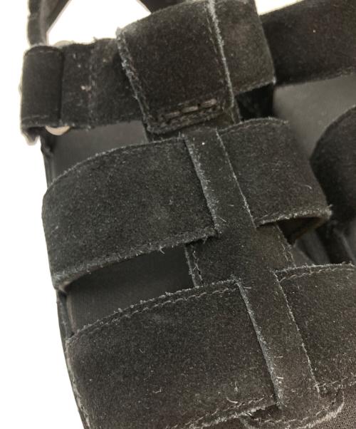 UGG（アグ）UGG (アグ) スウェードプラットフォームサンダル ブラック サイズ:25㎝の古着・服飾アイテム