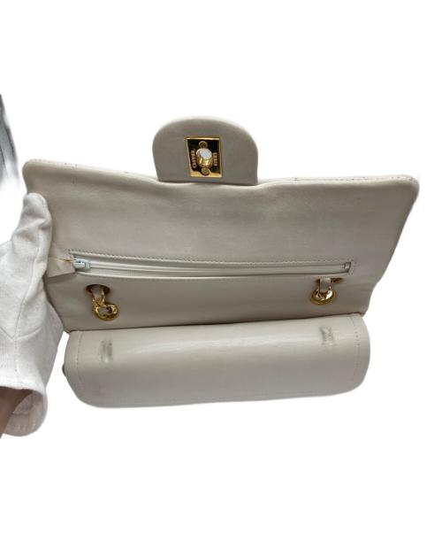 CHANEL（シャネル）CHANEL (シャネル) マトラッセチェーンショルダーバッグ ホワイトの古着・服飾アイテム