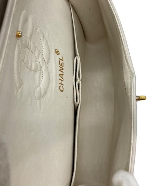 CHANEL（シャネル）CHANEL (シャネル) マトラッセチェーンショルダーバッグ ホワイトの古着・服飾アイテム