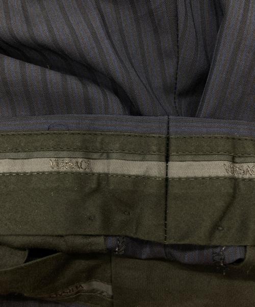 GIANNI VERSACE（ジャンニ・ヴェルサーチ）GIANNI VERSACE (ジャンニ・ヴェルサーチ) 2Bセットアップスーツ ネイビー サイズ:44の古着・服飾アイテム