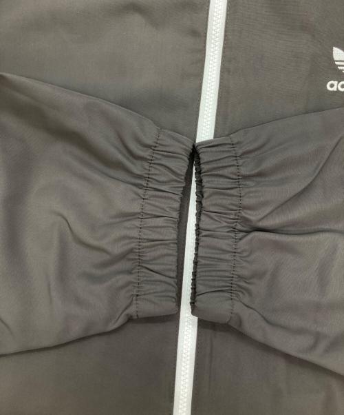 adidas（アディダス）adidas (アディダス) ナイロンジャケット チャコールグレー サイズ:Lの古着・服飾アイテム