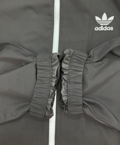 adidas（アディダス）adidas (アディダス) ナイロンジャケット チャコールグレー サイズ:Lの古着・服飾アイテム