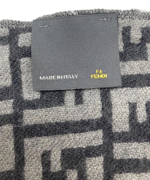 FENDI（フェンディ）FENDI (フェンディ) ズッカ柄マフラー グレーの古着・服飾アイテム
