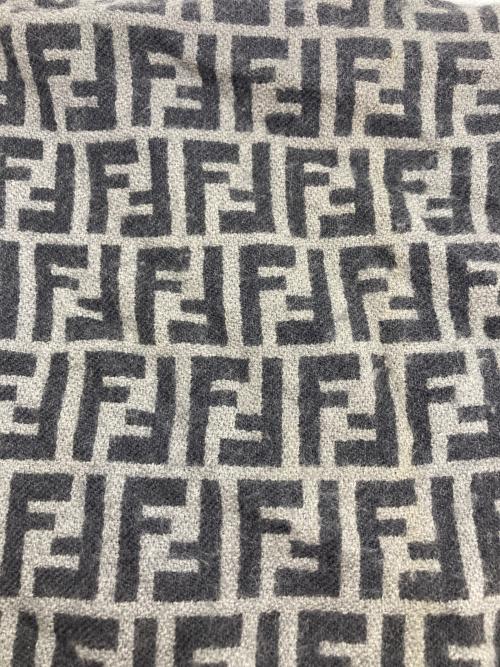 FENDI（フェンディ）FENDI (フェンディ) ズッカ柄マフラー グレーの古着・服飾アイテム