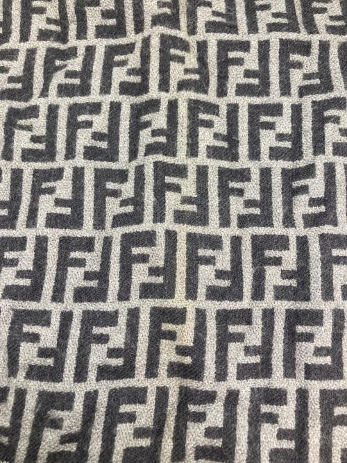 FENDI（フェンディ）FENDI (フェンディ) ズッカ柄マフラー グレーの古着・服飾アイテム