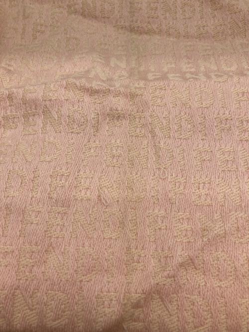 FENDI（フェンディ）FENDI (フェンディ) エンブロイダリーマフラー ピンクの古着・服飾アイテム