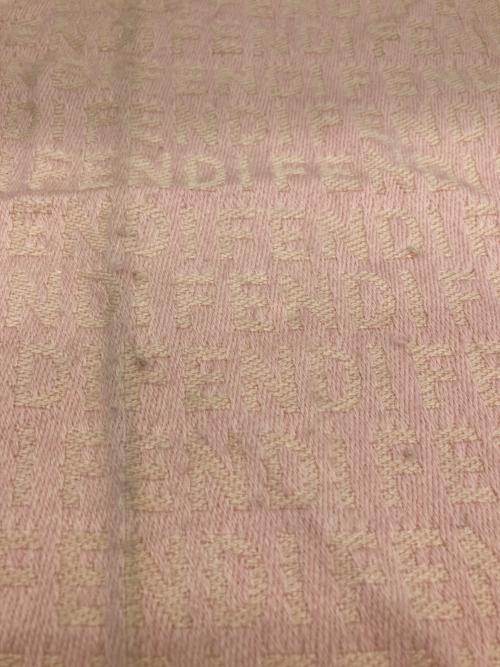 FENDI（フェンディ）FENDI (フェンディ) エンブロイダリーマフラー ピンクの古着・服飾アイテム