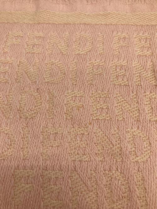 FENDI（フェンディ）FENDI (フェンディ) エンブロイダリーマフラー ピンクの古着・服飾アイテム