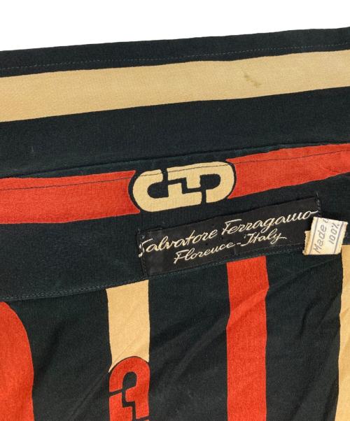 Salvatore Ferragamo（サルヴァトーレ フェラガモ）Salvatore Ferragamo (サルヴァトーレ フェラガモ) 総柄シャツ ブラック サイズ:Lの古着・服飾アイテム