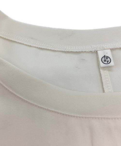 BEARDSLEY（ビアズリー）BEARDSLEY (ビアズリー) 後ろドレープTブラウス アイボリー サイズ:Free 未使用品の古着・服飾アイテム