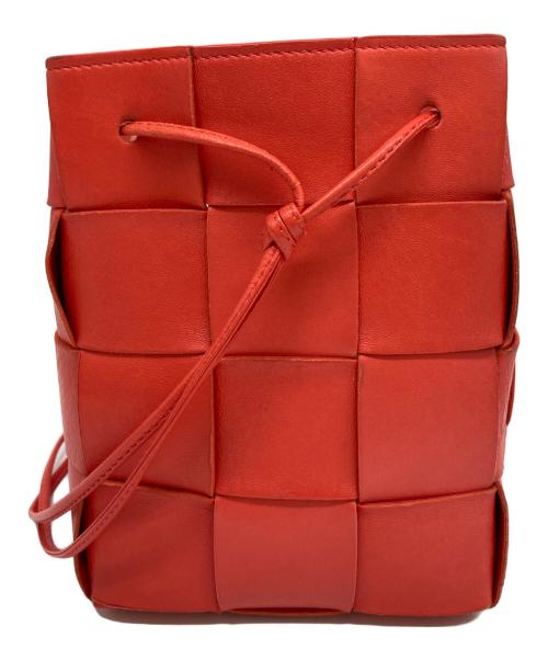 BOTTEGA VENETA（ボッテガベネタ）BOTTEGA VENETA (ボッテガベネタ) マキシイントレチャートカセットミニ クロスボディバケット ショルダーバッグ オレンジの古着・服飾アイテム