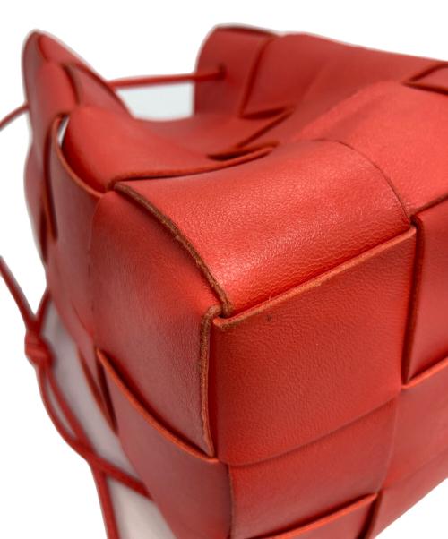 BOTTEGA VENETA（ボッテガベネタ）BOTTEGA VENETA (ボッテガベネタ) マキシイントレチャートカセットミニ クロスボディバケット ショルダーバッグ オレンジの古着・服飾アイテム