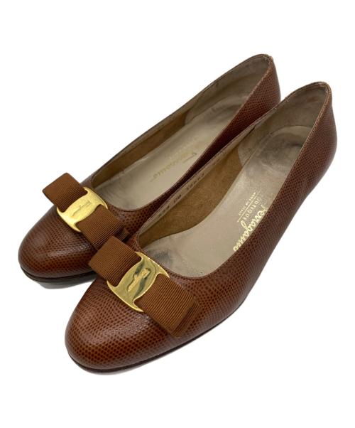Salvatore Ferragamo（サルヴァトーレ フェラガモ）Salvatore Ferragamo (サルヴァトーレ フェラガモ) キャビアスキンヴァラリボンパンプス ブラウン サイズ:7 1/2の古着・服飾アイテム