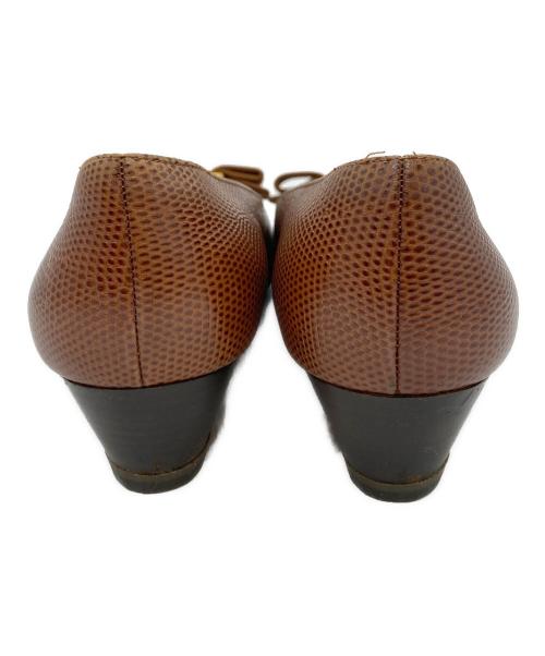 Salvatore Ferragamo（サルヴァトーレ フェラガモ）Salvatore Ferragamo (サルヴァトーレ フェラガモ) キャビアスキンヴァラリボンパンプス ブラウン サイズ:7 1/2の古着・服飾アイテム