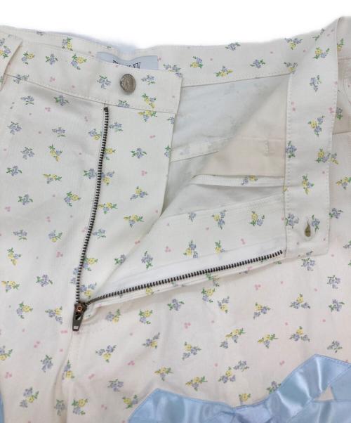 EMILY YV（エミリ ユィ）EMILY YV (エミリ ユィ) リボンモチーフスリットショーツ アイボリー サイズ:FREEの古着・服飾アイテム