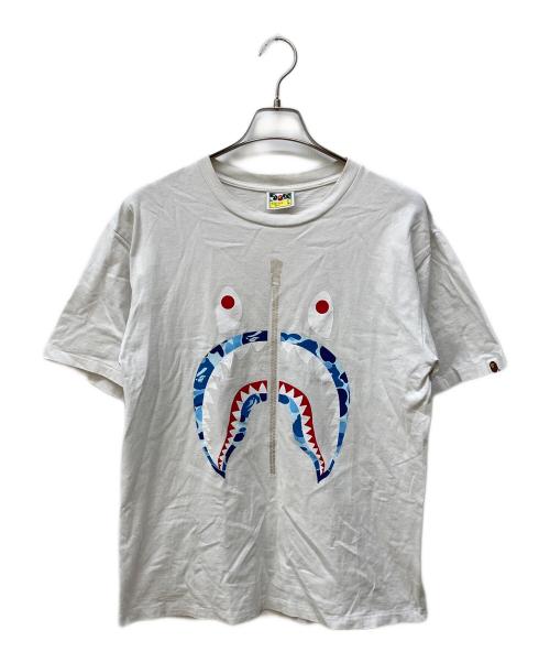 A BATHING APE（アベイシングエイプ）A BATHING APE (アベイシングエイプ) シャークプリントTシャツ ホワイト サイズ:Lの古着・服飾アイテム