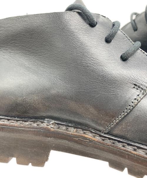 GEOFFREY B SMALL（ジェフリービースモール）GEOFFREY B SMALL (ジェフリービースモール) チャッカーブーツ ブラック サイズ:40の古着・服飾アイテム