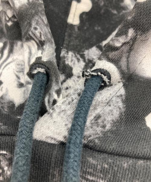 LEVI'S（リーバイス）LEVI'S (リーバイス) universal mosters 総柄プルオーバーパーカー ブラック×ホワイト サイズ:Sの古着・服飾アイテム