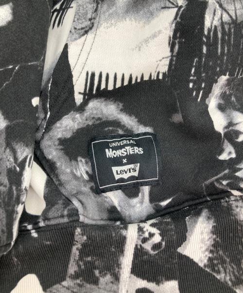 LEVI'S（リーバイス）LEVI'S (リーバイス) universal mosters 総柄プルオーバーパーカー ブラック×ホワイト サイズ:Sの古着・服飾アイテム