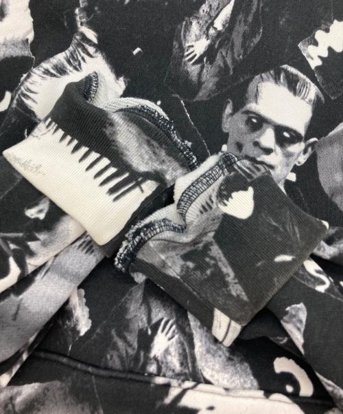 LEVI'S（リーバイス）LEVI'S (リーバイス) universal mosters 総柄プルオーバーパーカー ブラック×ホワイト サイズ:Sの古着・服飾アイテム