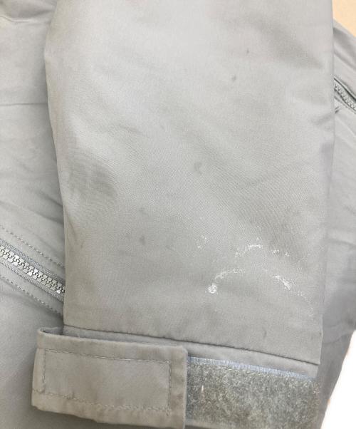 US ARMY（ユーエスアーミー）US ARMY (ユーエスアーミー) GENⅢ ECWCS LEVEL7/プリマロフトジャケット グリーン/Urban gray サイズ:L-REGの古着・服飾アイテム