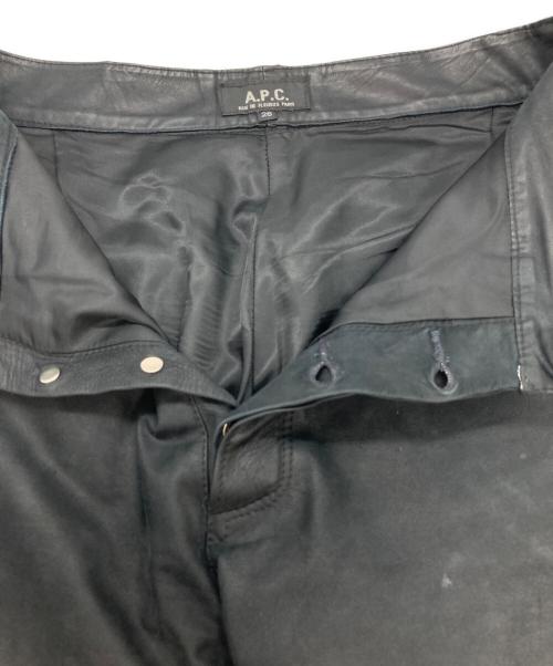 A.P.C.（アーペーセー）A.P.C. (アーペーセー) コーティングカウレザーパンツ ブラック サイズ:71㎝（W28）の古着・服飾アイテム
