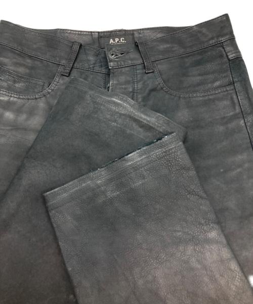 A.P.C.（アーペーセー）A.P.C. (アーペーセー) コーティングカウレザーパンツ ブラック サイズ:71㎝（W28）の古着・服飾アイテム