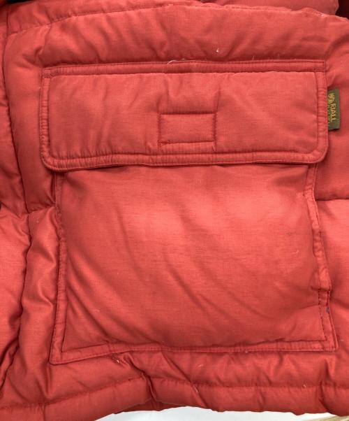 FJALLRAVEN（フェールラーベン）FJALLRAVEN (フェールラーベン) ダウンジャケット レッド サイズ:Mの古着・服飾アイテム