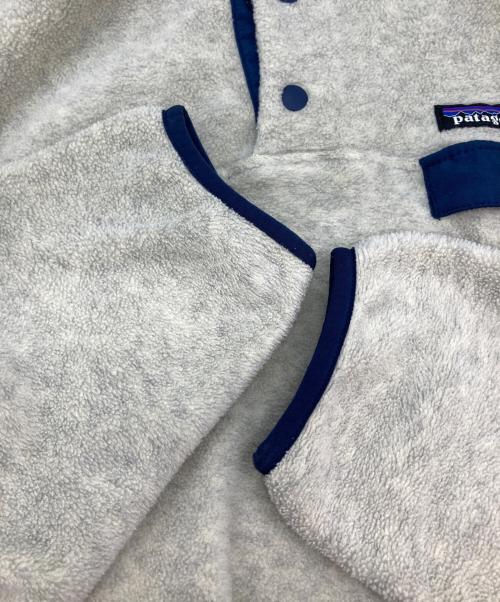 Patagonia（パタゴニア）Patagonia (パタゴニア) ライトウェイト・シンチラ・スナップT/フリースプルオーバー ライトグレー サイズ:Mの古着・服飾アイテム