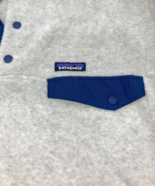 Patagonia（パタゴニア）Patagonia (パタゴニア) ライトウェイト・シンチラ・スナップT/フリースプルオーバー ライトグレー サイズ:Mの古着・服飾アイテム