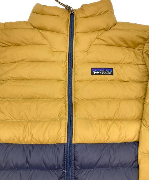 Patagonia（パタゴニア）Patagonia (パタゴニア) ダウン・セーター/ダウンジャケット マスタード×ネイビー サイズ:XSの古着・服飾アイテム