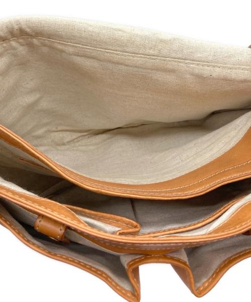 SLOW（スロウ）SLOW (スロウ) bono half moon hunting shoulder bag/レザーショルダーバッグ ブラウンの古着・服飾アイテム