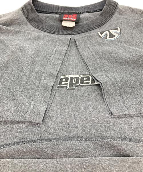 INDEPENDENT（インディペンデント）INDEPENDENT (インディペンデント) アイアンクロスプリントTシャツ グレー サイズ:Sの古着・服飾アイテム