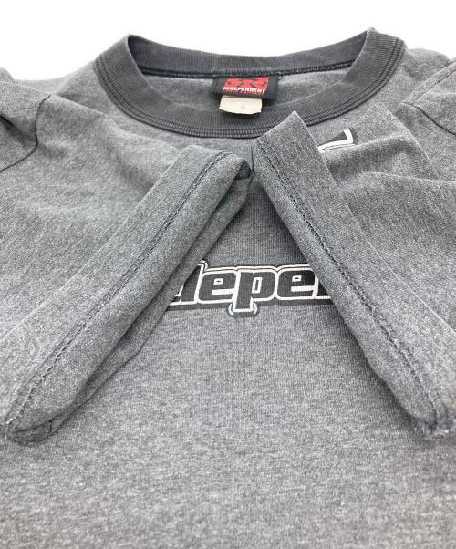 INDEPENDENT（インディペンデント）INDEPENDENT (インディペンデント) アイアンクロスプリントTシャツ グレー サイズ:Sの古着・服飾アイテム