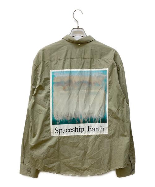 OAMC（オーエーエムシー）OAMC (オーエーエムシー) バックプリントシャツ ベージュ サイズ:Lの古着・服飾アイテム
