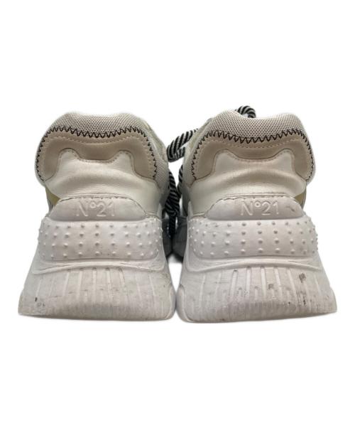 N°21（ヌメロヴェントゥーノ）N°21 (ヌメロヴェントゥーノ) ダッドスニーカー ホワイト サイズ:23の古着・服飾アイテム