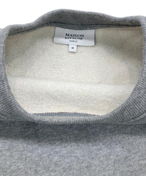 maison kitsune（メゾンキツネ）maison kitsune (メゾンキツネ) 裏起毛ワンポイント刺繍スウェット グレー サイズ:Mの古着・服飾アイテム