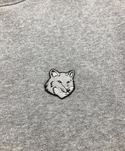 maison kitsune（メゾンキツネ）maison kitsune (メゾンキツネ) 裏起毛ワンポイント刺繍スウェット グレー サイズ:Mの古着・服飾アイテム