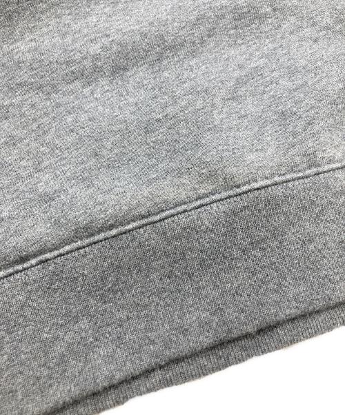 maison kitsune（メゾンキツネ）maison kitsune (メゾンキツネ) 裏起毛ワンポイント刺繍スウェット グレー サイズ:Mの古着・服飾アイテム