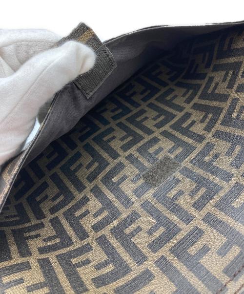 FENDI（フェンディ）FENDI (フェンディ) ズッカ柄ショルダーバッグ ブラウンの古着・服飾アイテム